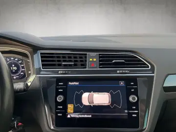 Tiguan 2.0 TDI DSG 4M  PANO  AHK  DIGITAL  17 LM