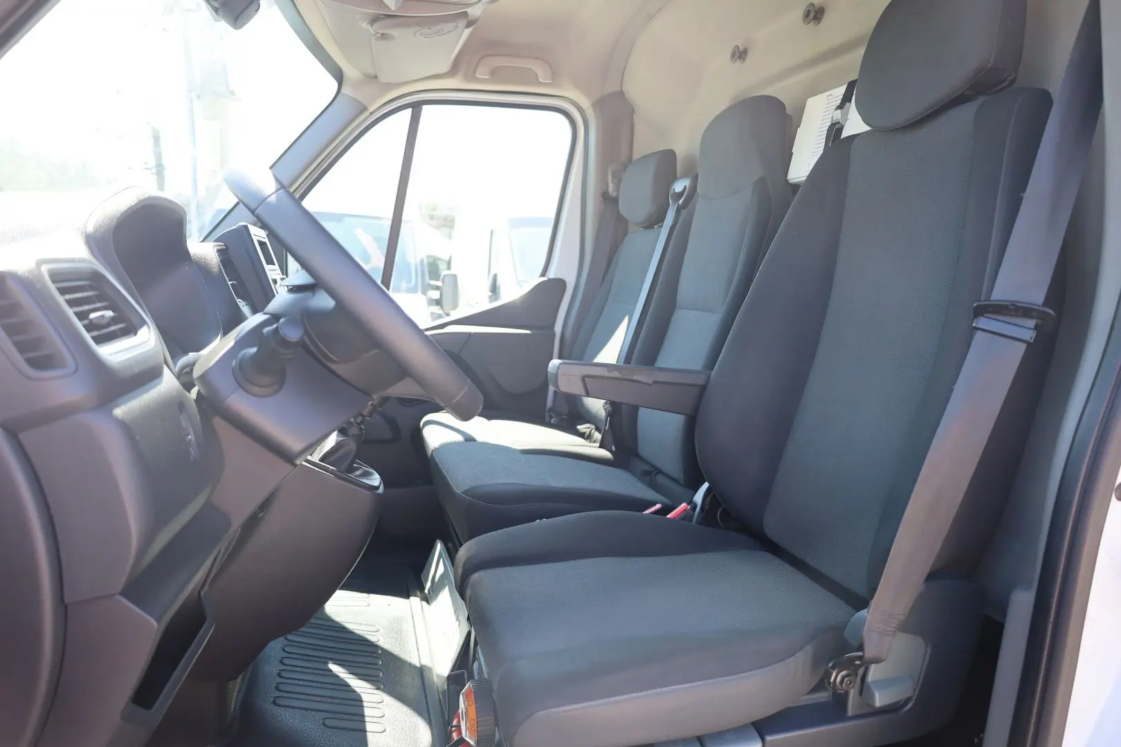 Renault Master L2H2 2.3 DCI 135 HP