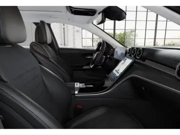 Mercedes-Benz C 300 și AMG-Adv  Night