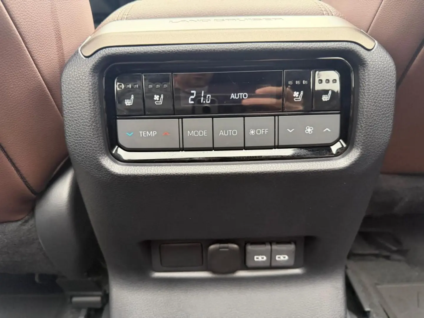 Land Cruiser 2.8 D-4D AT 5-S First Edition Pano