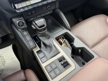 Land Cruiser 2.8 D-4D AT 5-S First Edition Pano