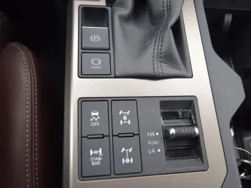 Land Cruiser 2 8 D-4D 150kW AWD First Edition