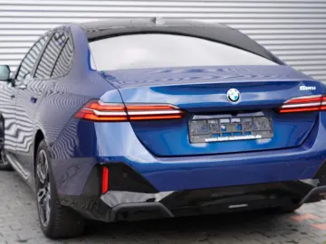 520i M Sport PANO HUD 360 MEMO H&K CARBON AHK