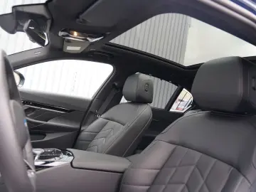 520i M Sport PANO HUD 360 MEMO H&K CARBON AHK