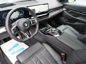 520i M Sport PANO HUD 360 MEMO H&K CARBON AHK