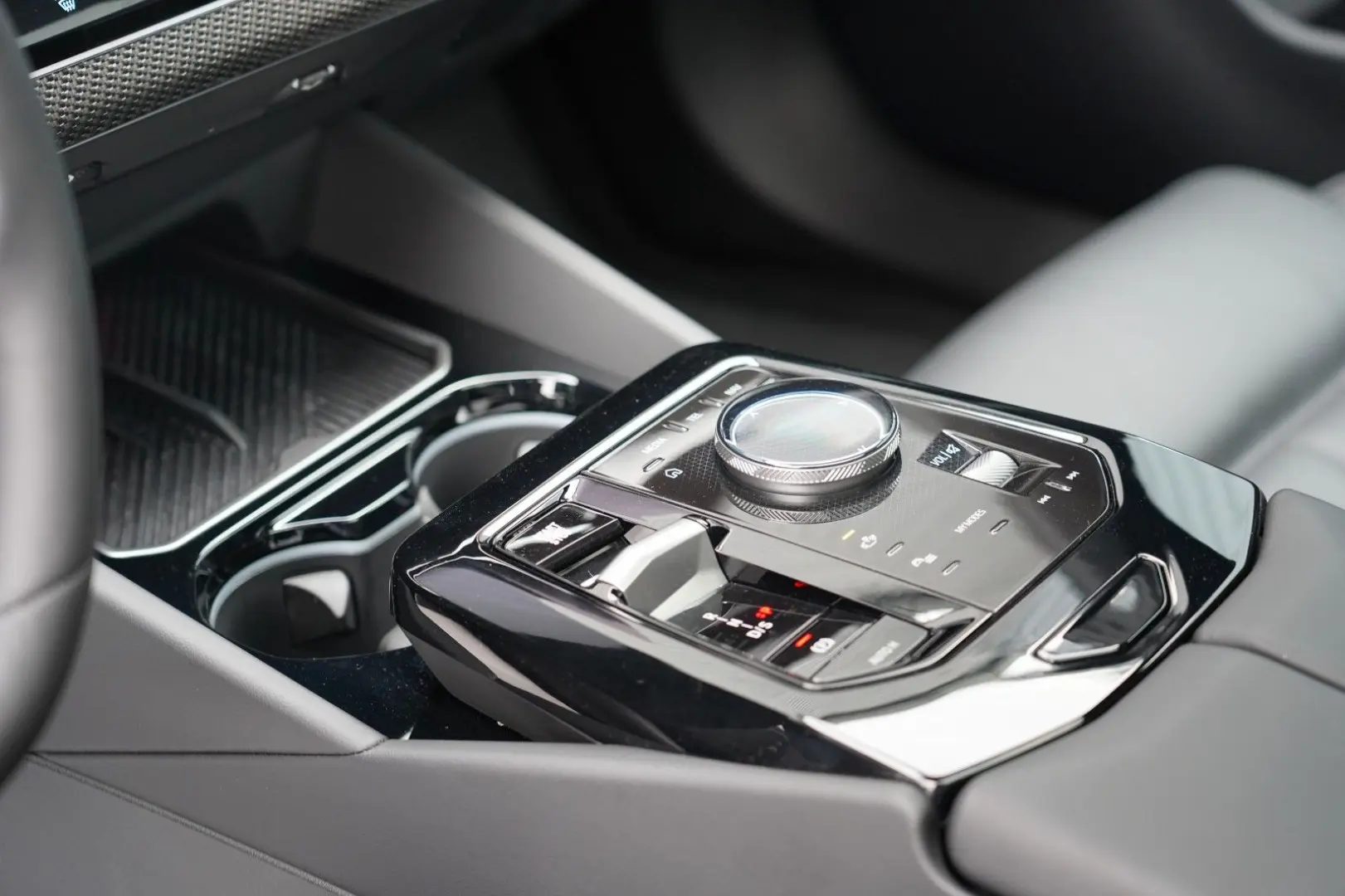 520i M Sport PANO HUD 360 MEMO H&K CARBON AHK