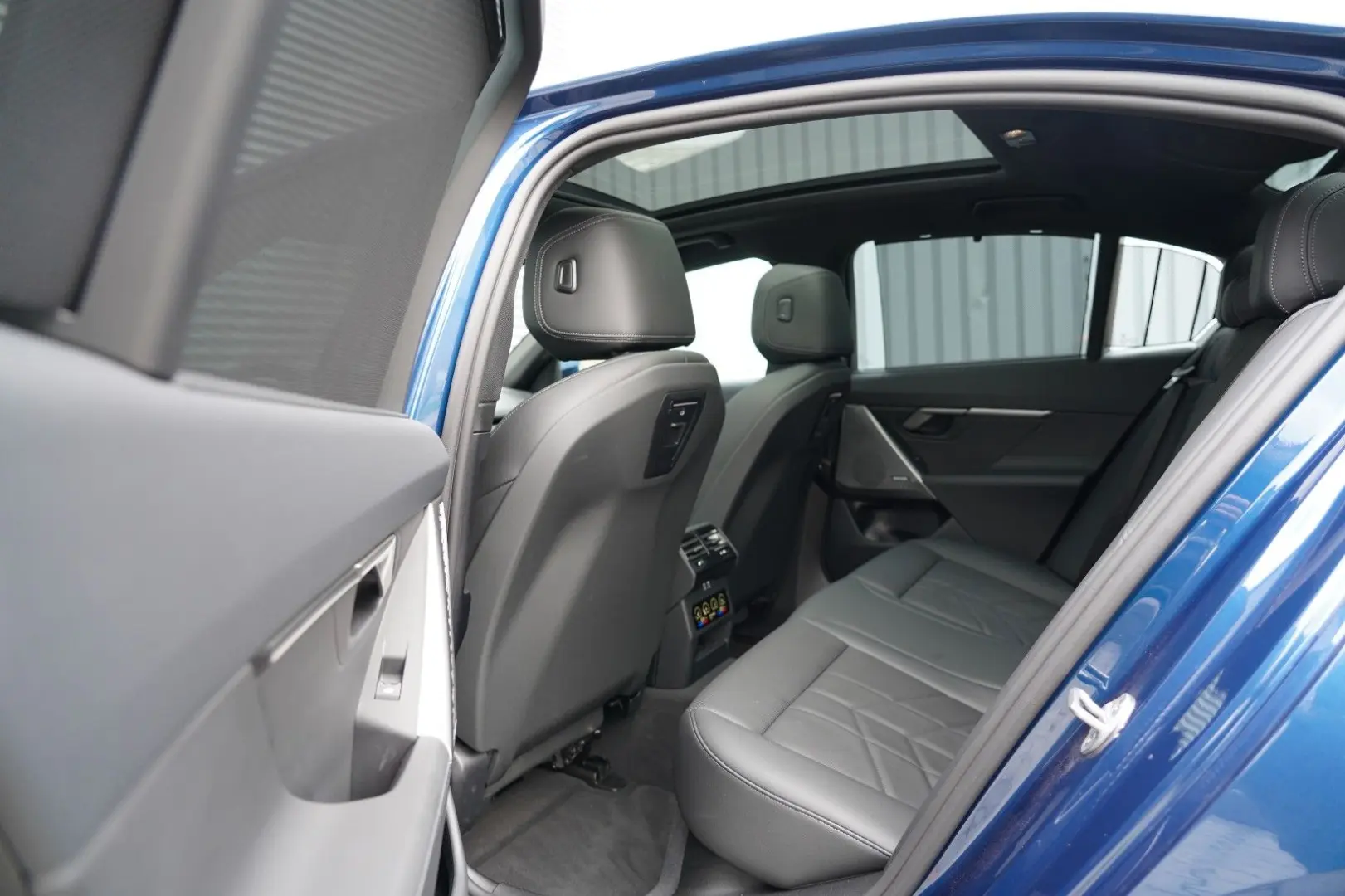 520i M Sport PANO HUD 360 MEMO H&K CARBON AHK