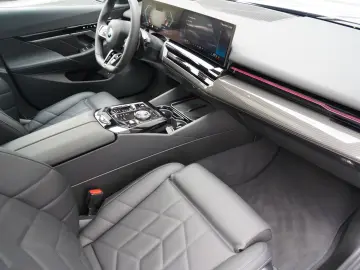 520i M Sport PANO HUD 360 MEMO H&K CARBON AHK