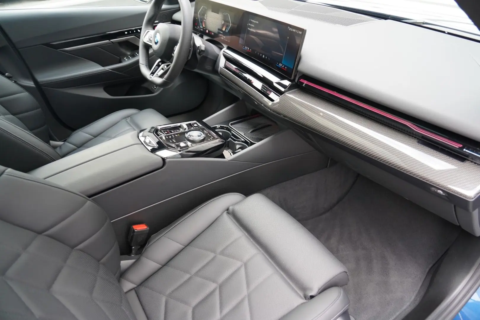 520i M Sport PANO HUD 360 MEMO H&K CARBON AHK