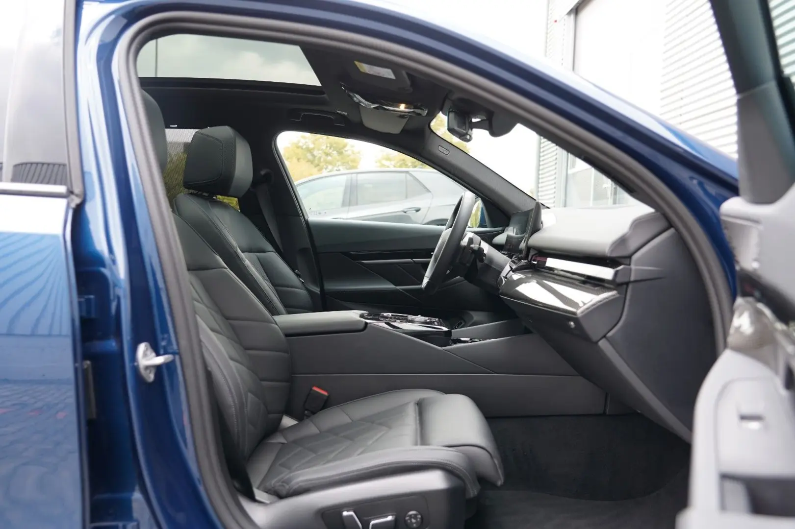 520i M Sport PANO HUD 360 MEMO H&K CARBON AHK