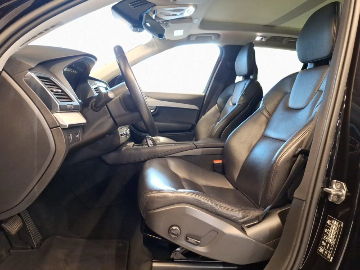 XC90 B5 AWD Momentum Pano SHZ CarPl DAB LED RFK