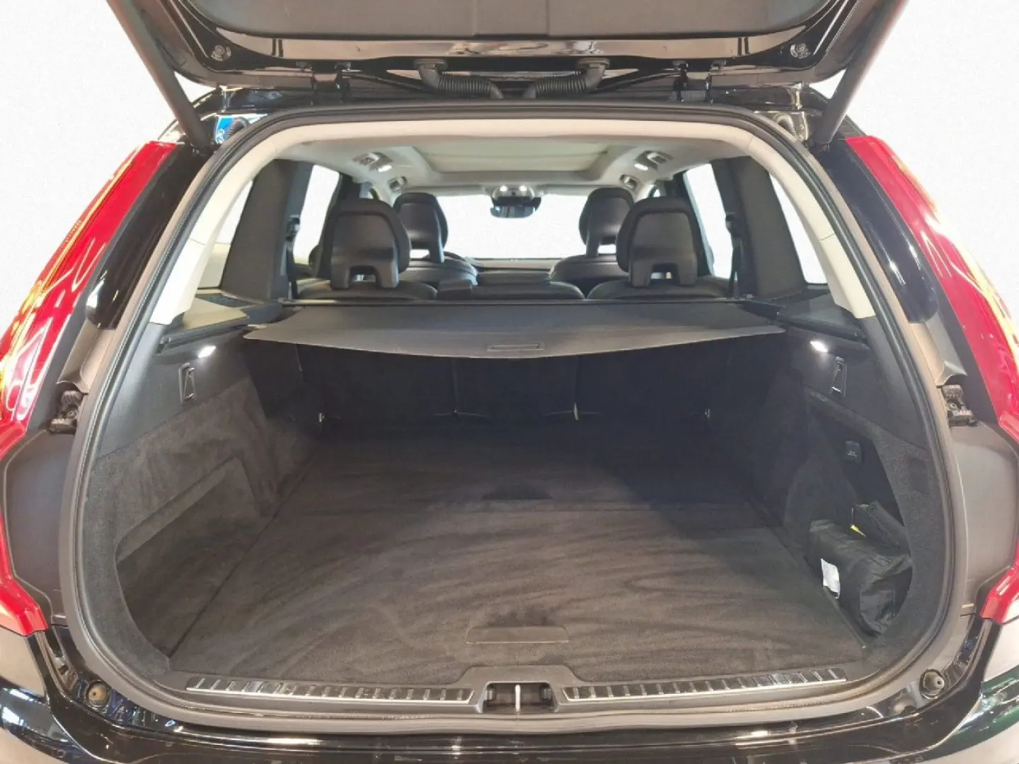 XC90 B5 AWD Momentum Pano SHZ CarPl DAB LED RFK