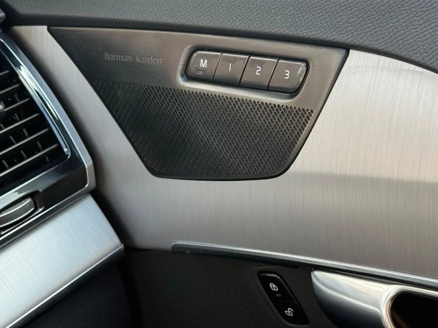 XC 90 Inscription Expression Recharge Plug-In