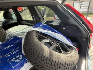 XC 90 Inscription Expression Recharge Plug-In