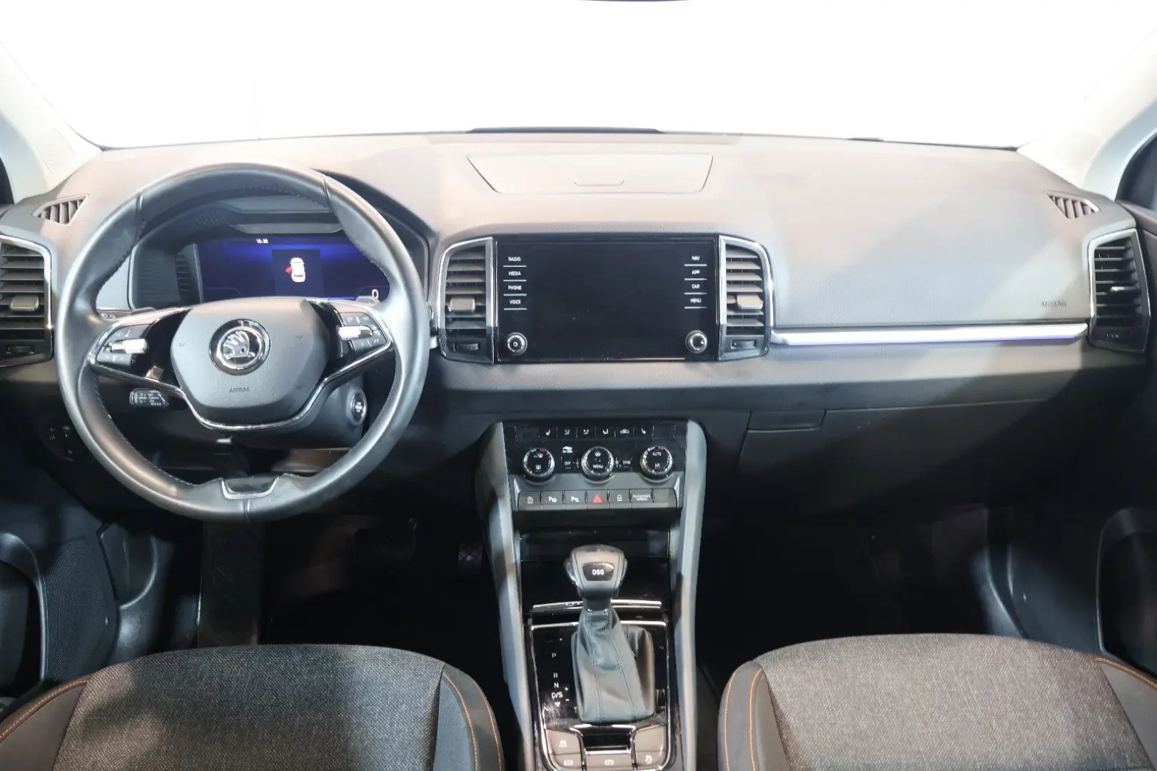 Karoq 2.0 TDI Clever AID ACC SIDE KEY LED 17