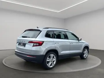 Karoq 2.0 TDI DSG Style NAVI LED ACC SITZHZG DAB