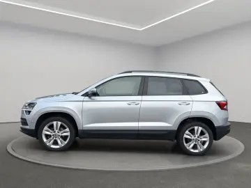 Karoq 2.0 TDI DSG Style NAVI LED ACC SITZHZG DAB