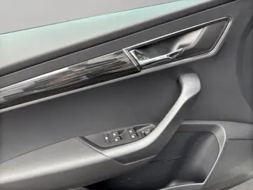 Karoq 2.0 TDI DSG Style NAVI LED ACC SITZHZG DAB