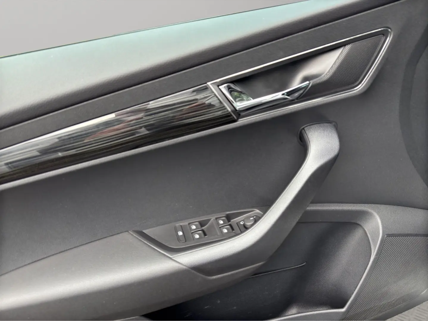 Karoq 2.0 TDI DSG Style NAVI LED ACC SITZHZG DAB