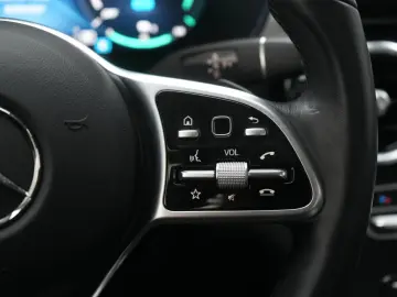 GLC 300 e 4Matic 9G-Tronic Leder Distronic Kamer