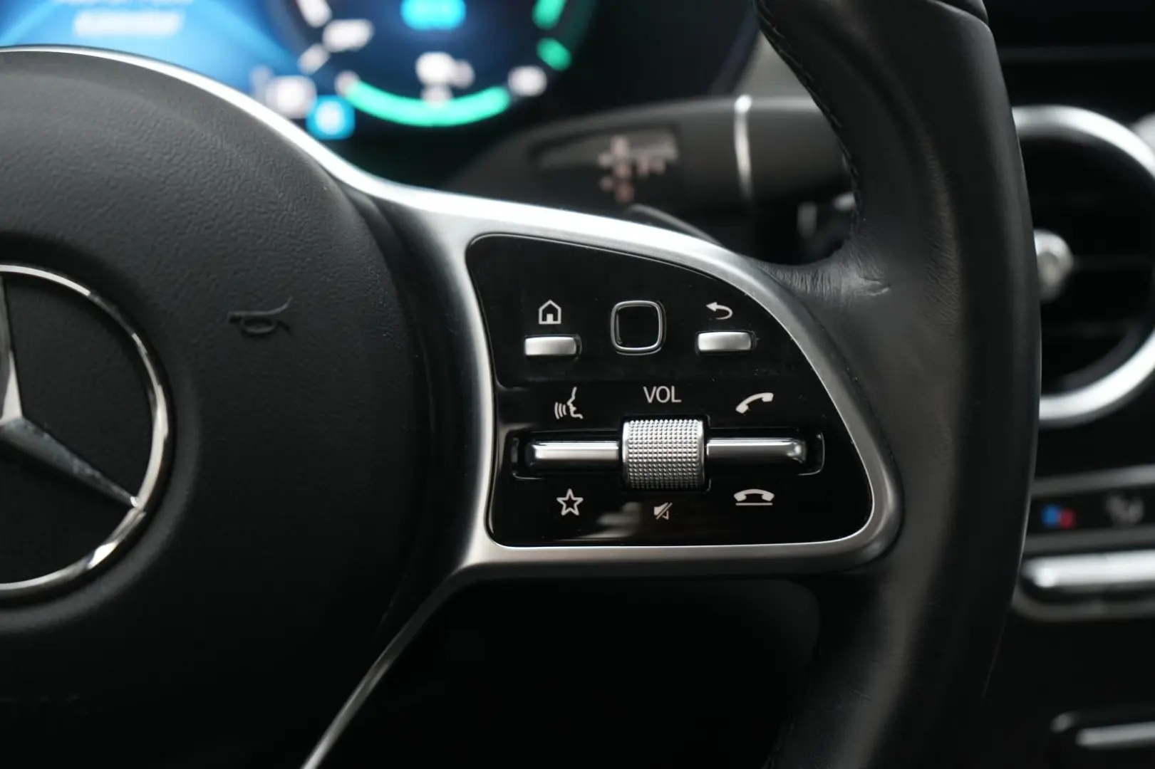 GLC 300 e 4Matic 9G-Tronic Leder Distronic Kamer