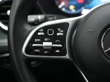 GLC 300 e 4Matic 9G-Tronic Leder Distronic Kamer