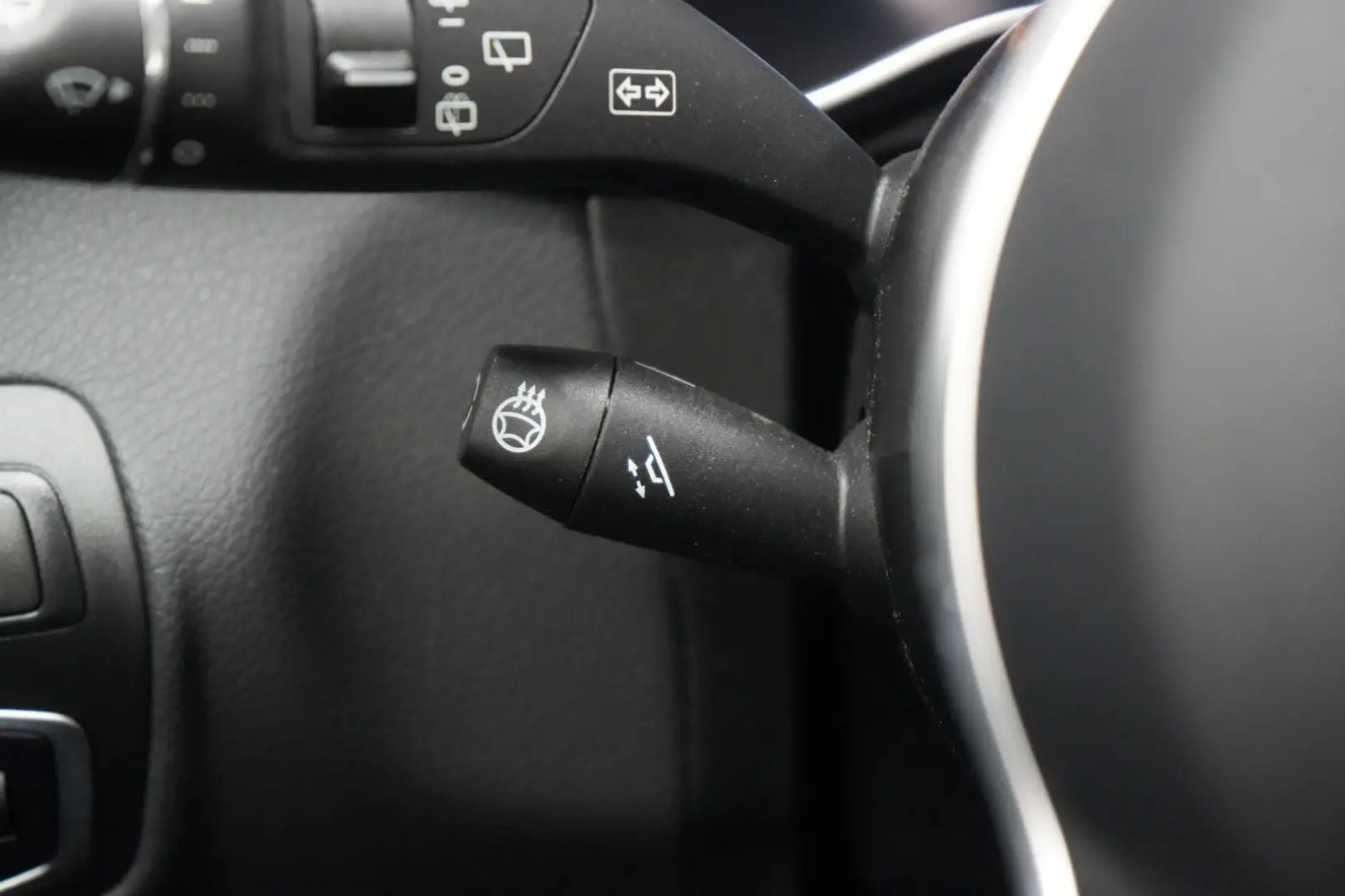 GLC 300 e 4Matic 9G-Tronic Leder Distronic Kamer