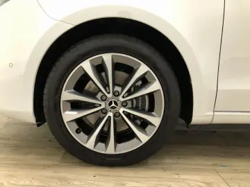 Mercedes-Benz V 300 d Avantgarde Lang Pano Distronic 8 Sitze