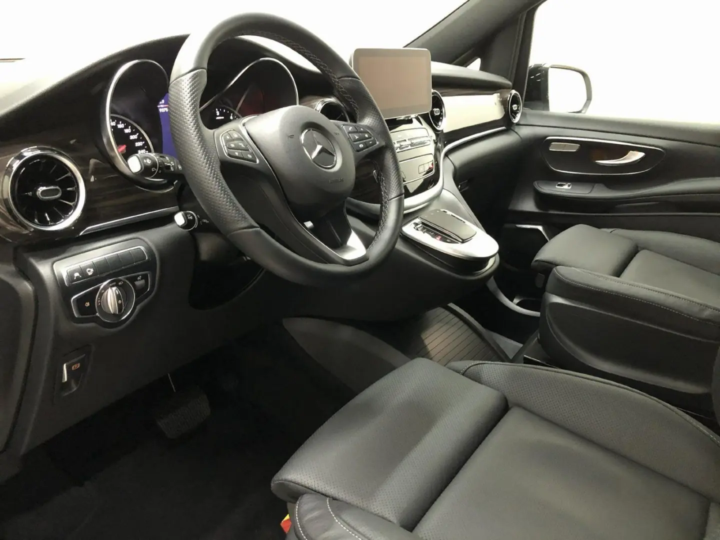 Mercedes-Benz V 300 d Avantgarde Lang Pano Distronic 8 Sitze