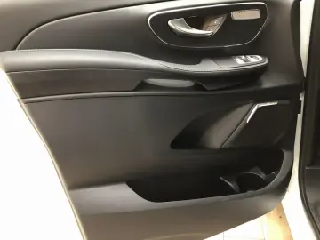 Mercedes-Benz V 300 d Avantgarde Lang Pano Distronic 8 Sitze