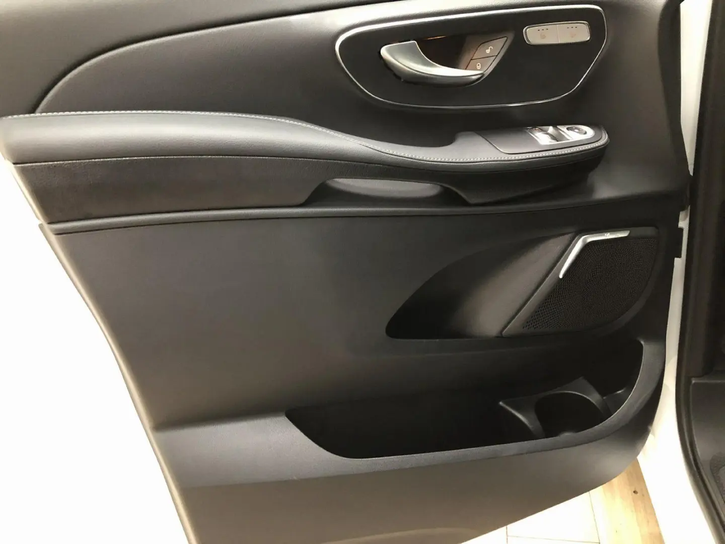 Mercedes-Benz V 300 d Avantgarde Lang Pano Distronic 8 Sitze