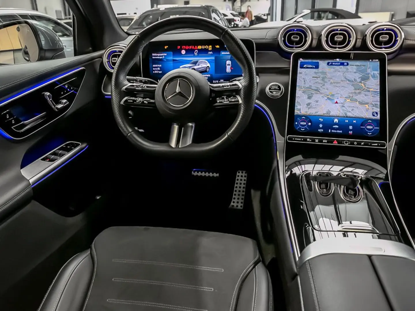 GLC 200 AMG PANO AHK STANDHZG MEMORY TOTWINKEL