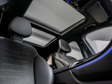 GLC 200 AMG PANO AHK STANDHZG MEMORY TOTWINKEL