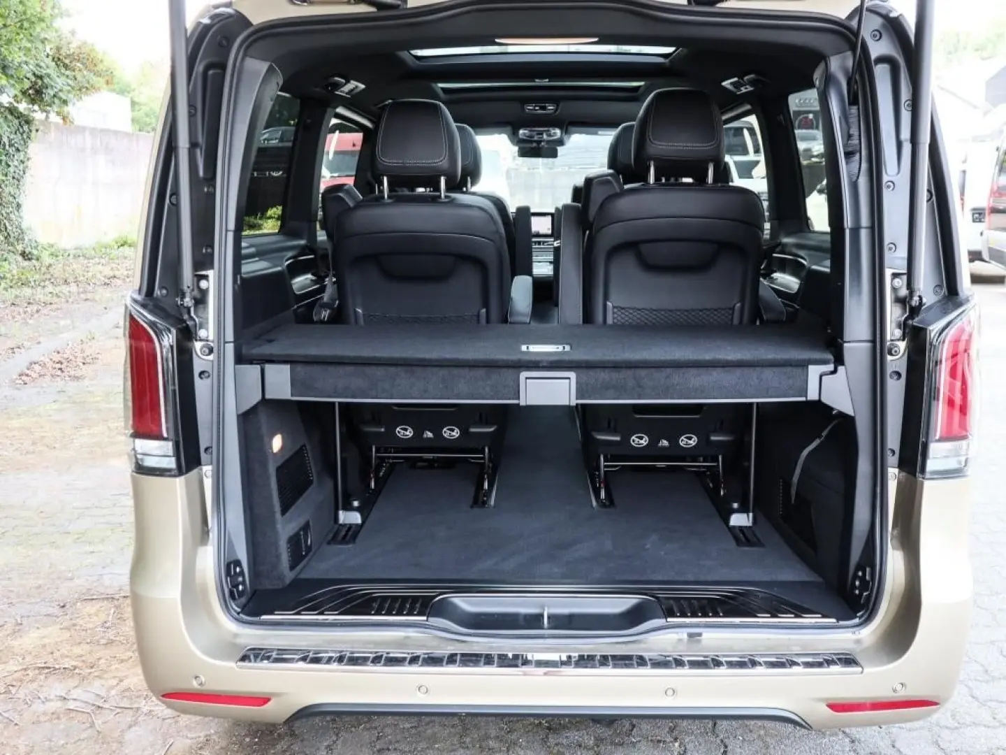 Mercedes-Benz V250 AMG Avantgarde Navi Pano Burmester 360