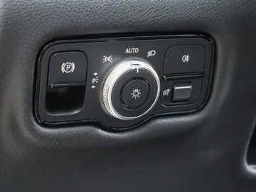 Mercedes-Benz V250 AMG Avantgarde Navi Pano Burmester 360