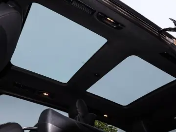 Mercedes-Benz V250 AMG Avantgarde Navi Pano Burmester 360