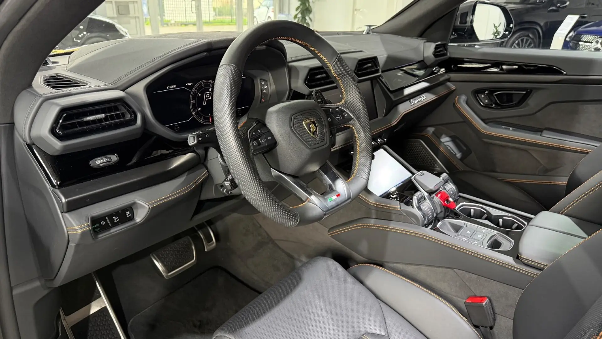 Urus SE 4.0 MY25 ANIMA B&O PANO HUD MASSAGE 23