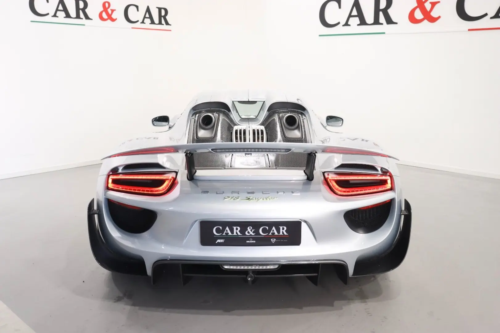 918 Spyder- Weissach Package