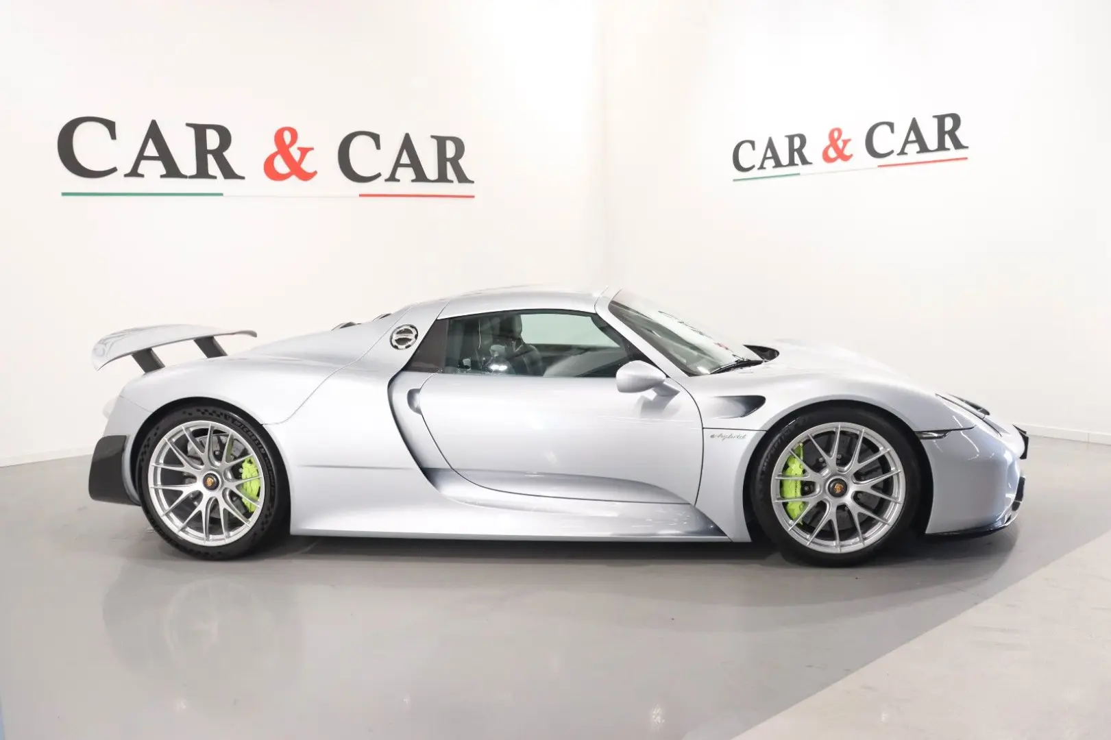 918 Spyder- Weissach Package