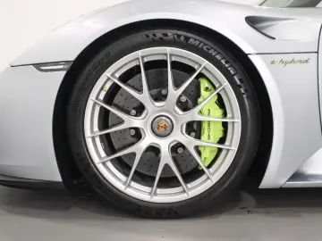 918 Spyder- Weissach Package