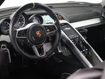 918 Spyder- Weissach Package