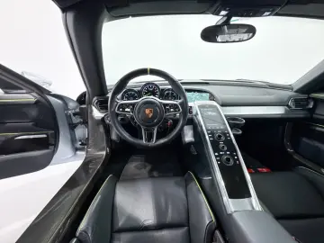 918 Spyder- Weissach Package