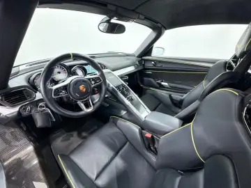 918 Spyder- Weissach Package