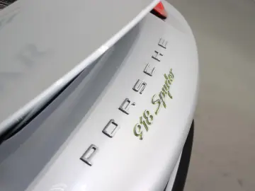 918 Spyder- Weissach Package