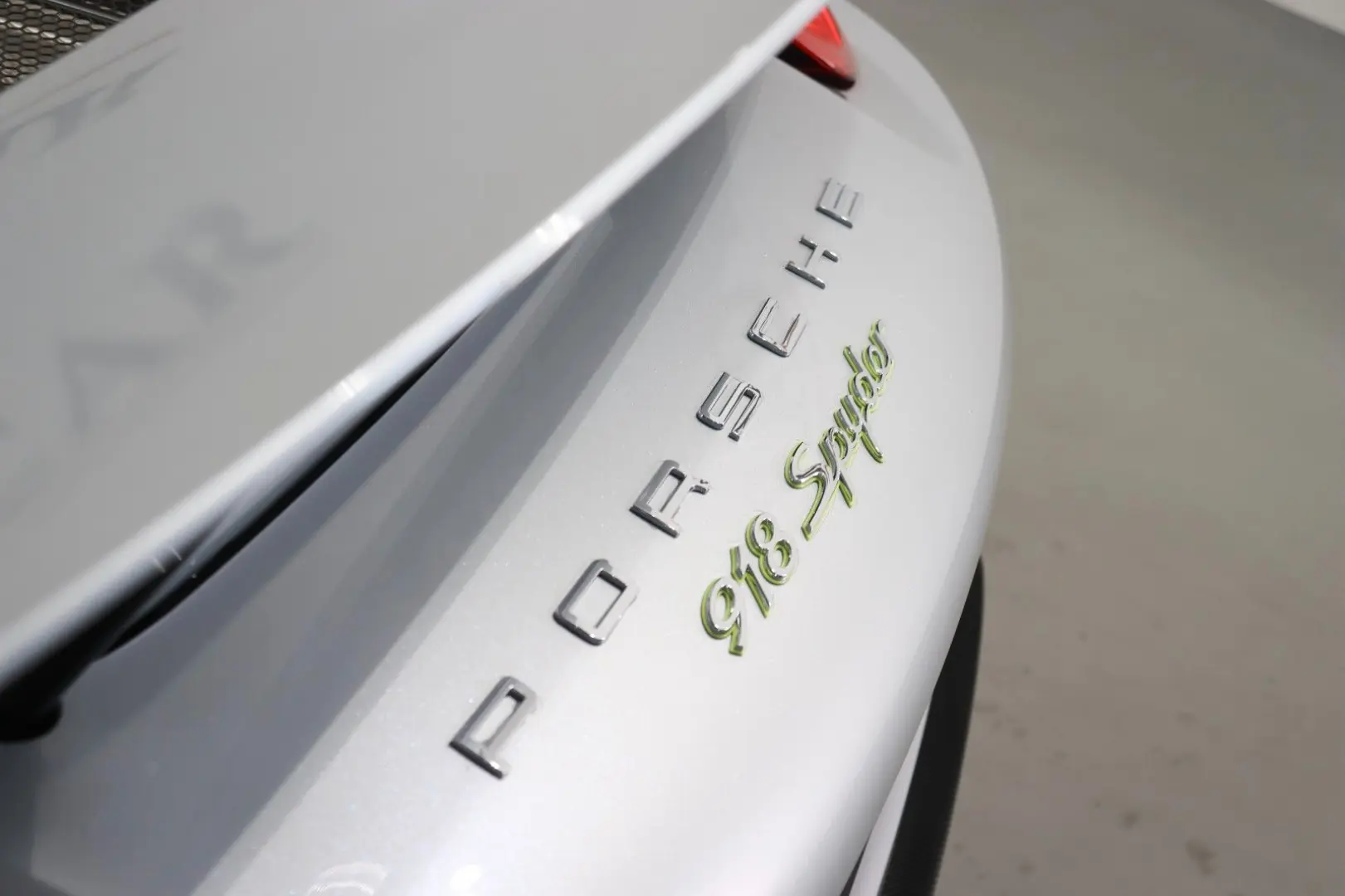 918 Spyder- Weissach Package