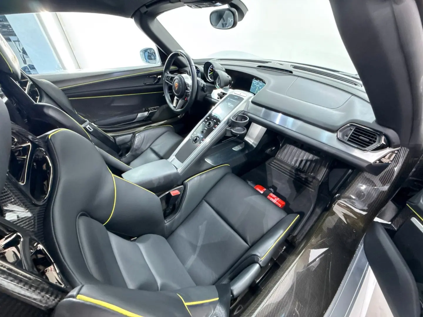 918 Spyder- Weissach Package