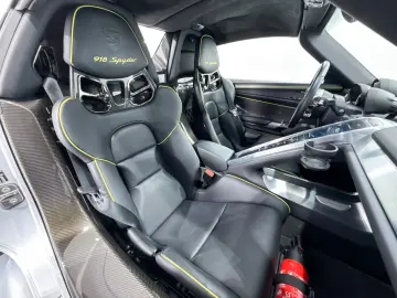 918 Spyder- Weissach Package