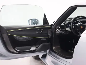 918 Spyder- Weissach Package