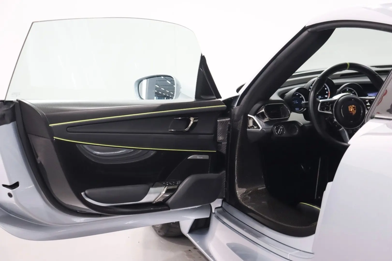 918 Spyder- Weissach Package