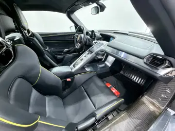 918 Spyder- Weissach Package